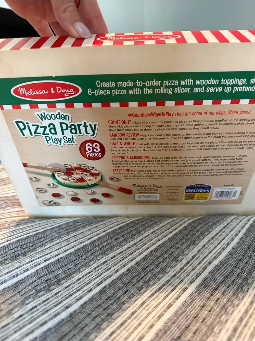 Melissa & Doug Wooden Pizza Party Play Set with Red and Green Accents